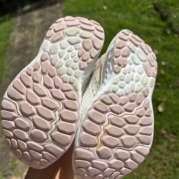 New Balance Arishi Kids Sneakers - Cream and Pink - Picture 8 of 10